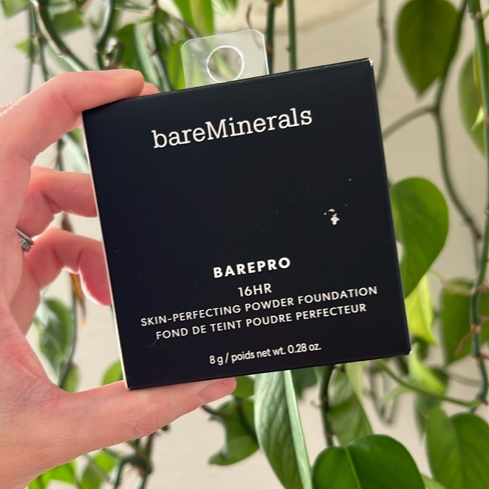 bareMinerals BAREPRO Powder Foundation NIB. 25 LIGHT COOL.